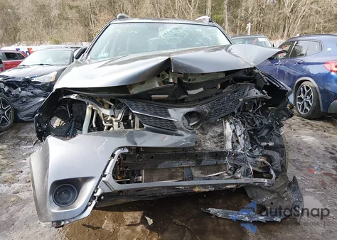 2015 Toyota Rav4 Le z USA, uszkodzony, nr VIN JTMBFREV0FD139773